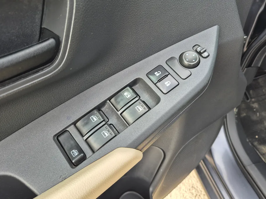 2023 Toyota Yaris  Y 