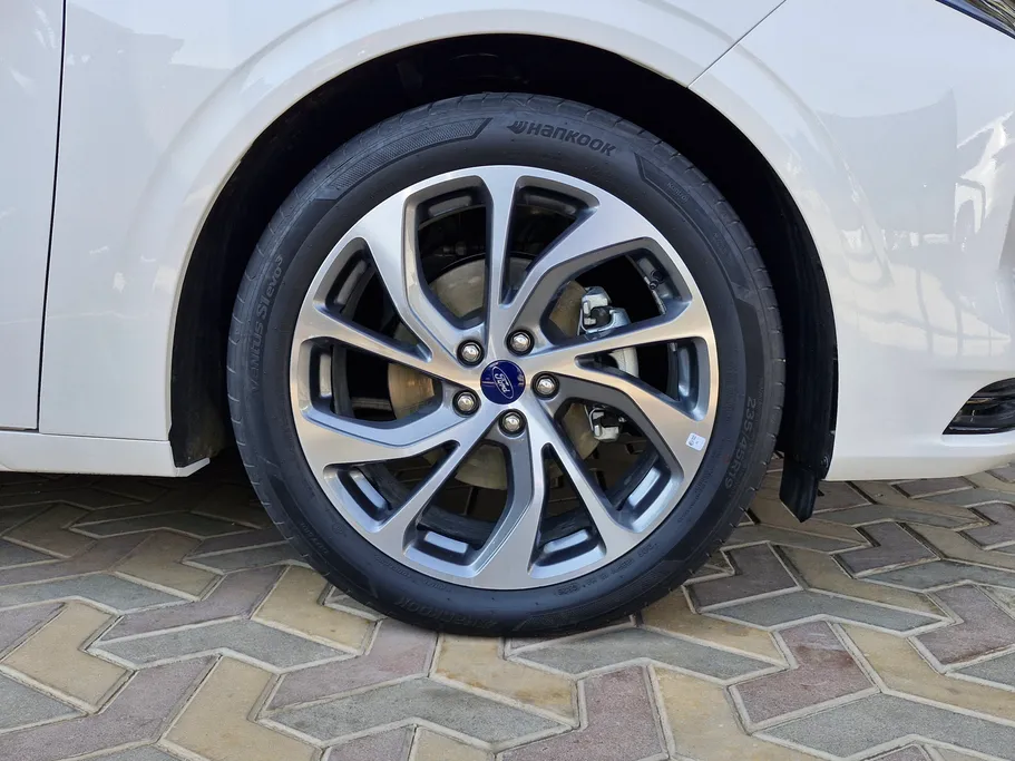 فورد تورس تيتانيوم 2025 