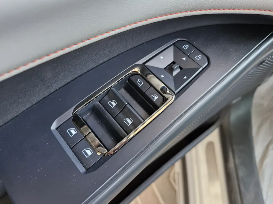 فورد تورس تيتانيوم 2025 