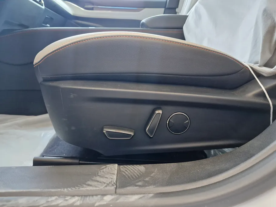 فورد تورس تيتانيوم 2025 