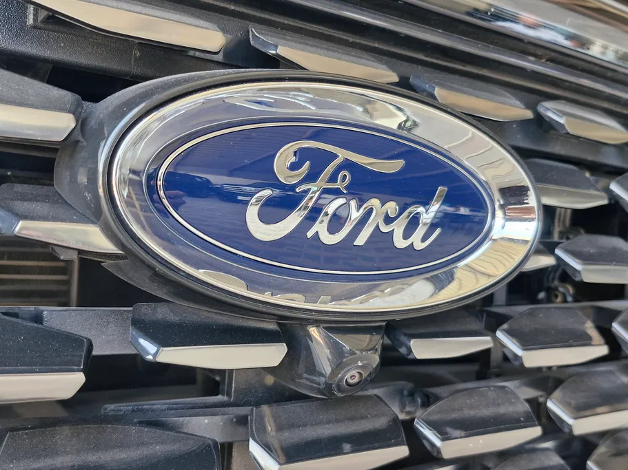 فورد تورس تيتانيوم 2025 