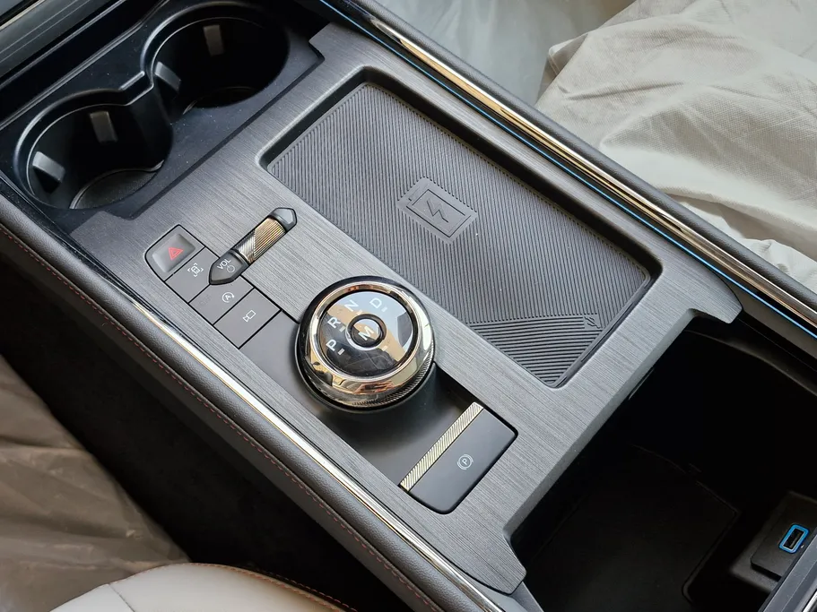 فورد تورس تيتانيوم 2025 