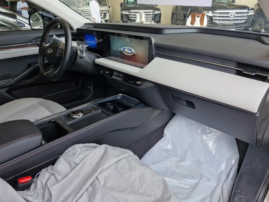 فورد تورس تيتانيوم 2025 