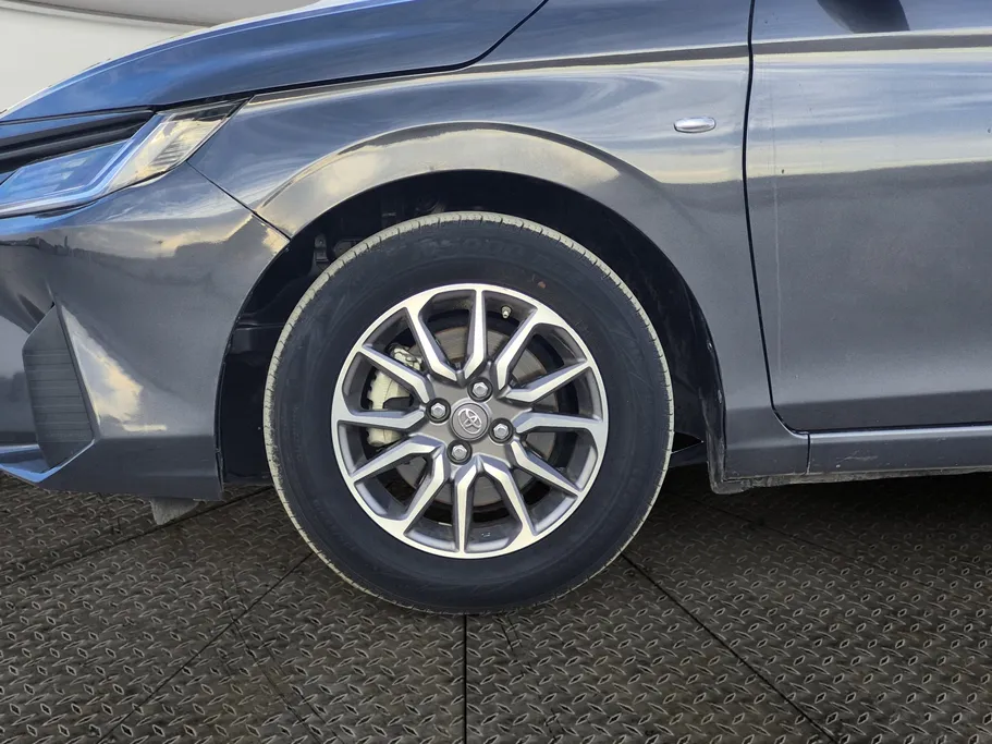 2023 Toyota Yaris  Y 