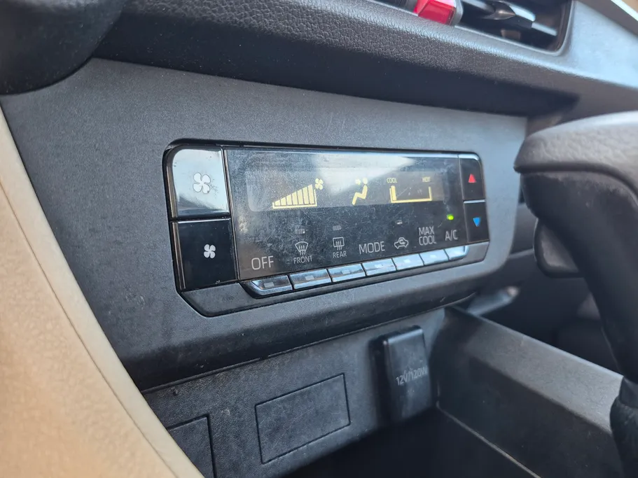 2023 Toyota Yaris  Y 