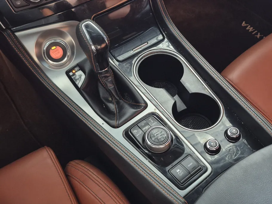 2022 Nissan Maxima SR 