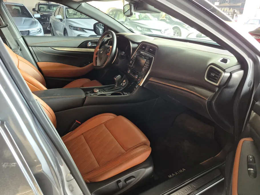 2022 Nissan Maxima SR 