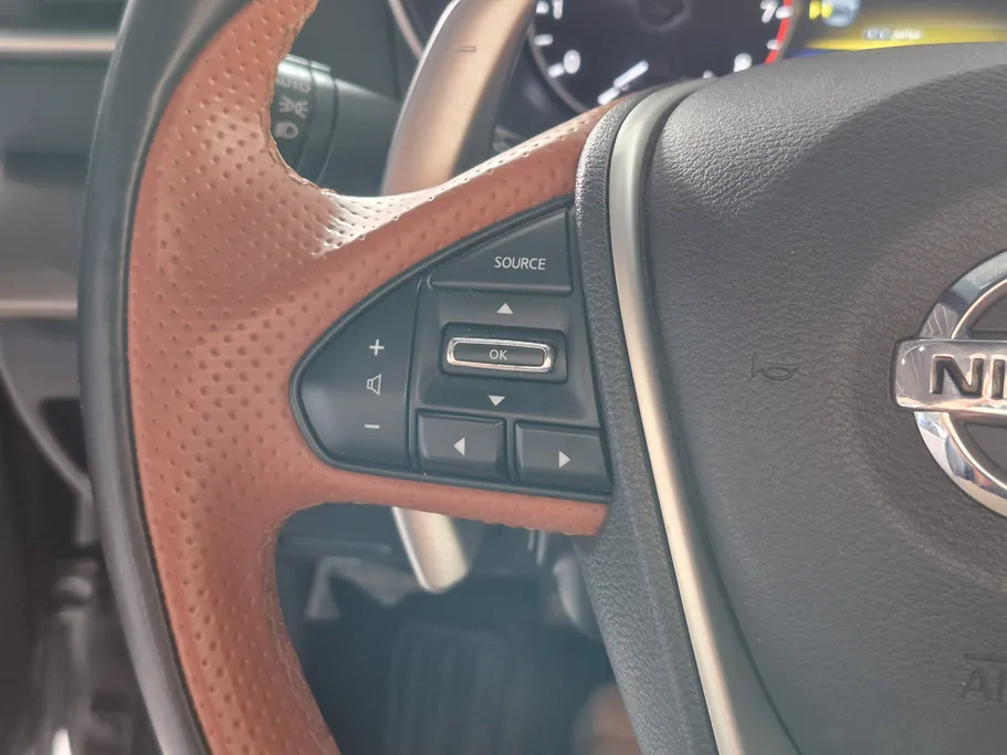 2022 Nissan Maxima SR 