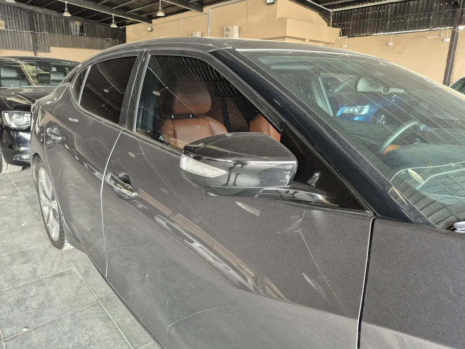 2022 Nissan Maxima SR 