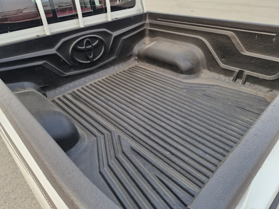 تويوتا هايلكس DC 4x4 Diesel 2022 