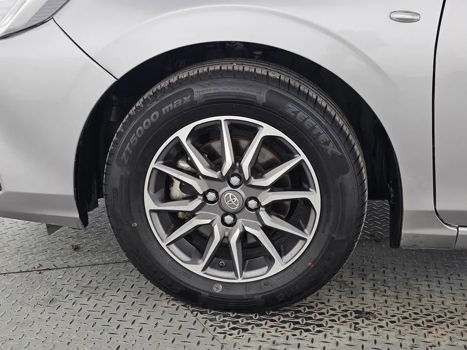 2023 Toyota Yaris  Y 