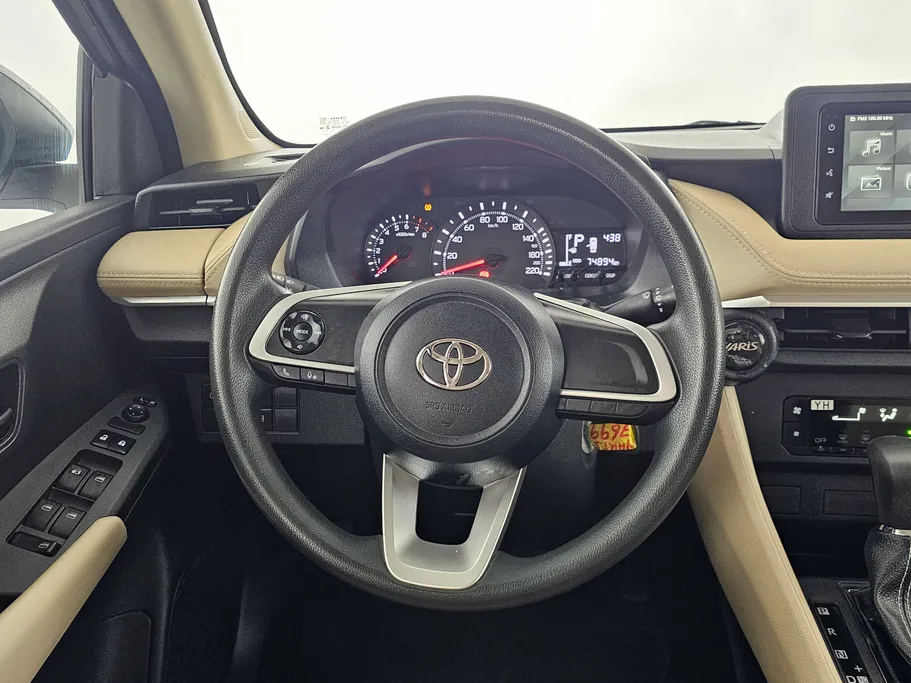 2023 Toyota Yaris  Y 