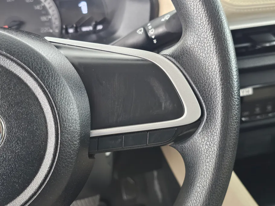 2023 Toyota Yaris  Y 