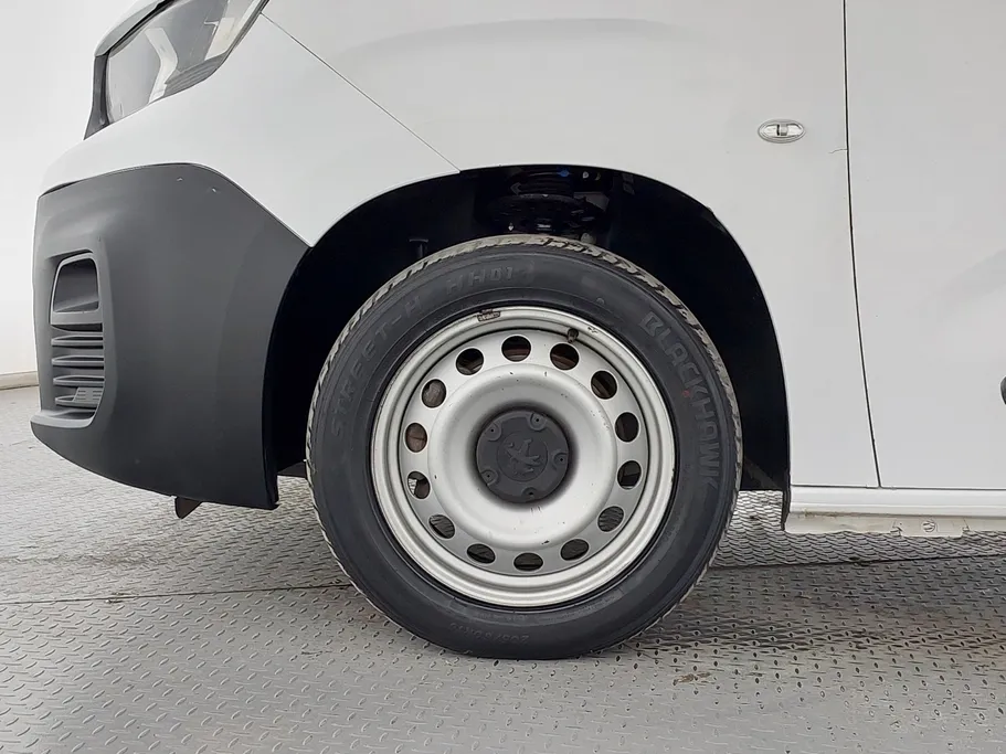 2022 Peugeot Partner Long van 