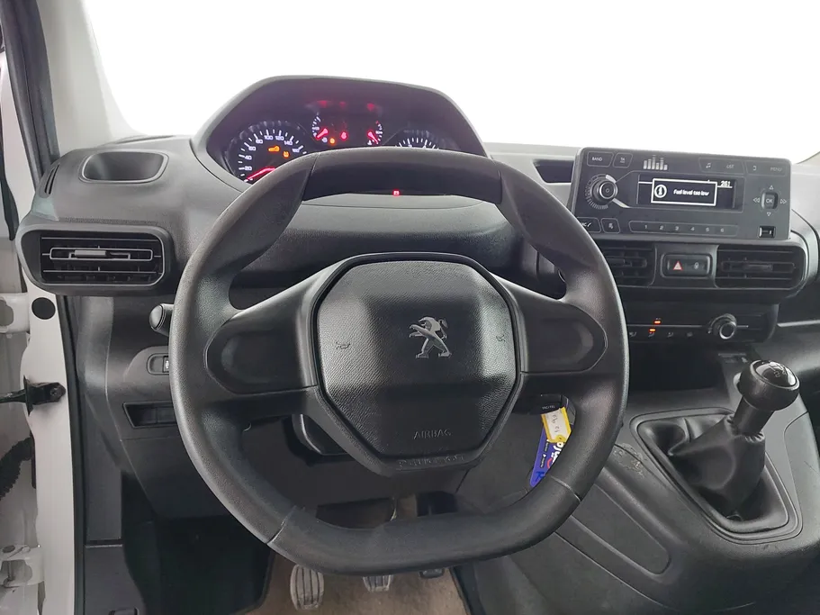 2022 Peugeot Partner Long van 