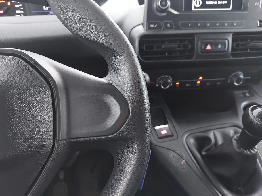 2022 Peugeot Partner Long van 