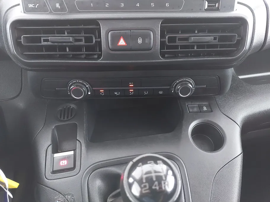 2022 Peugeot Partner Long van 