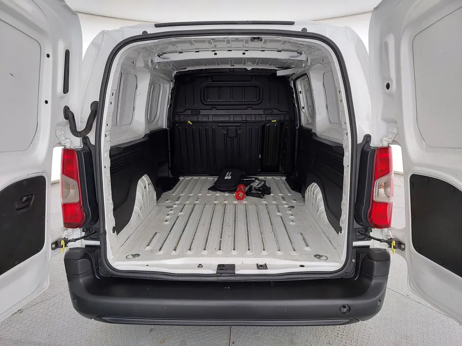 2022 Peugeot Partner Long van 