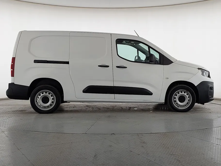 2022 Peugeot Partner Long van 