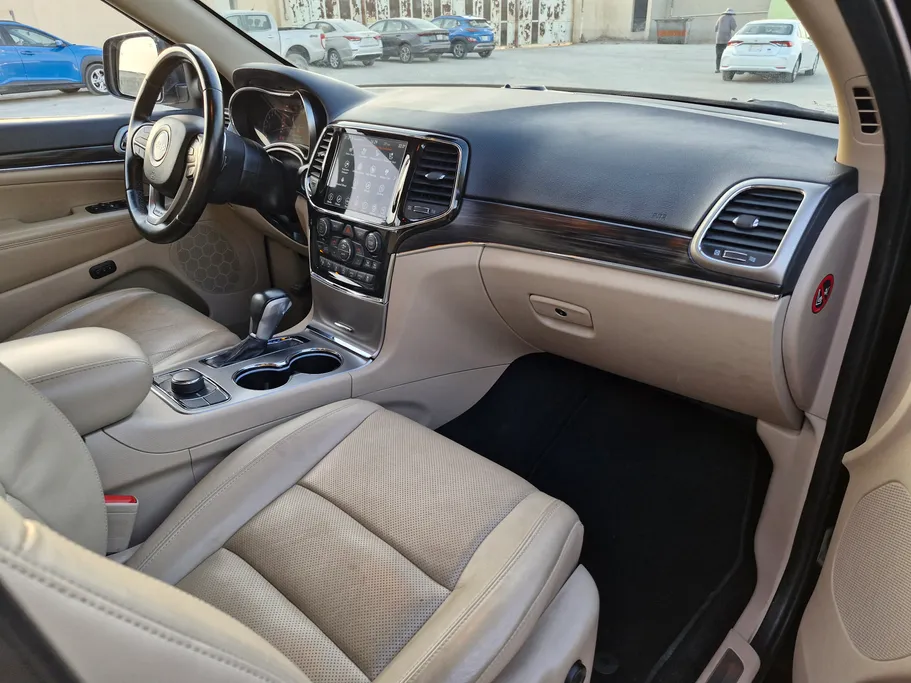 جيب جراند شيروكي ليمتد 2021 