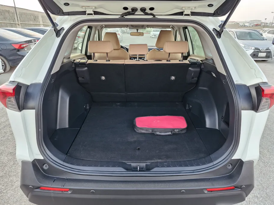 تويوتا راف فور LE 2021 