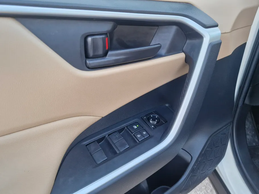 تويوتا راف فور LE 2021 