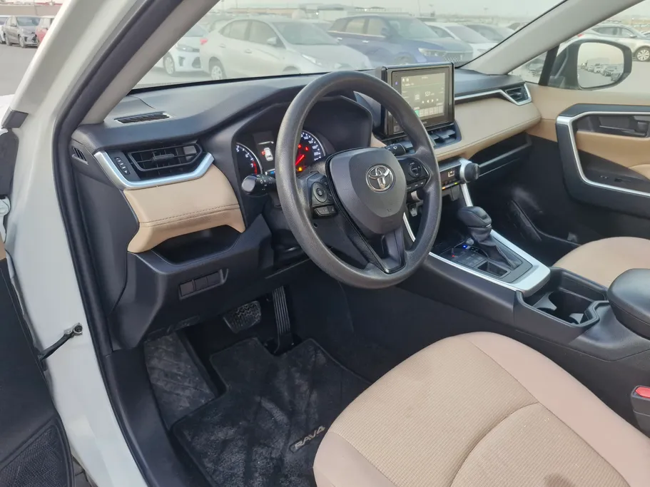 تويوتا راف فور LE 2021 