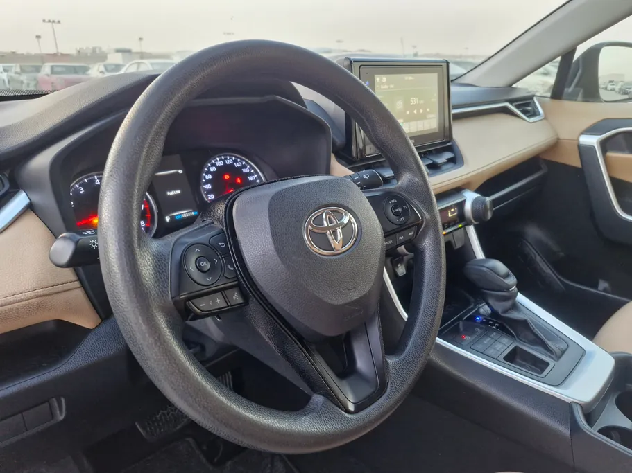 تويوتا راف فور LE 2021 