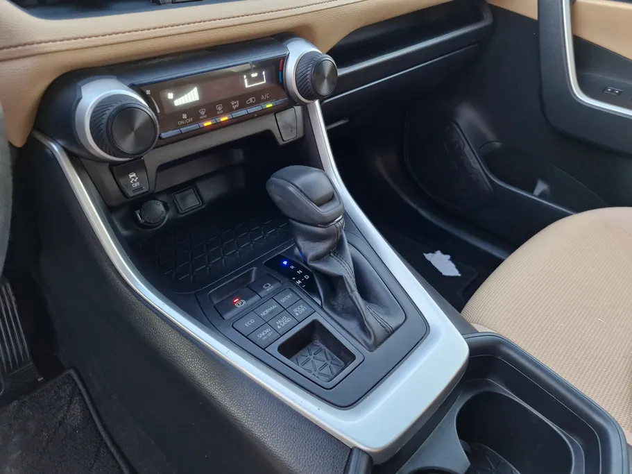 تويوتا راف فور LE 2021 