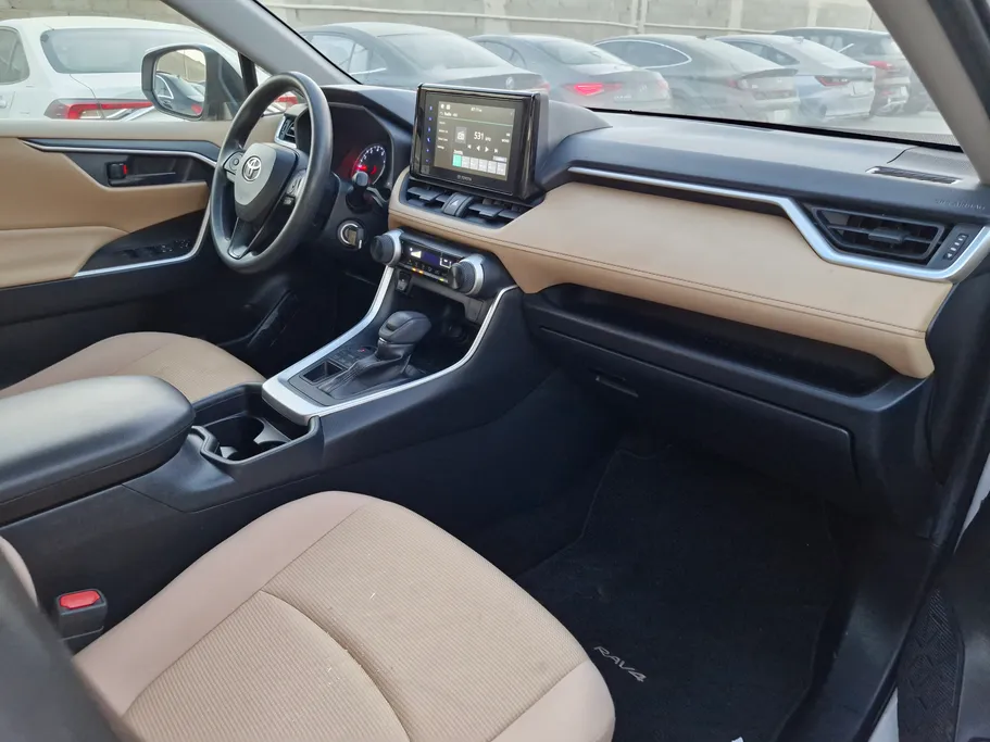 تويوتا راف فور LE 2021 