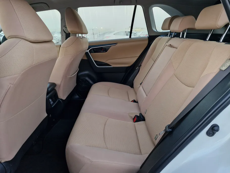 تويوتا راف فور LE 2021 