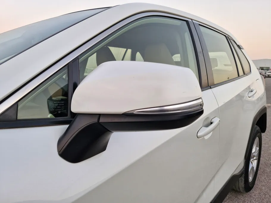 تويوتا راف فور LE 2021 