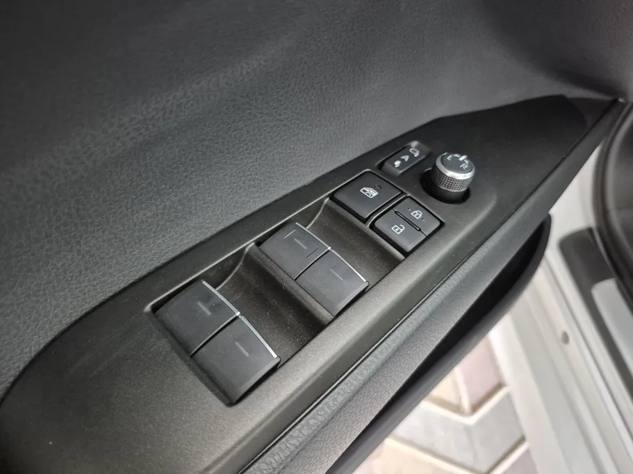 2025 Toyota Camry  LE HEV 