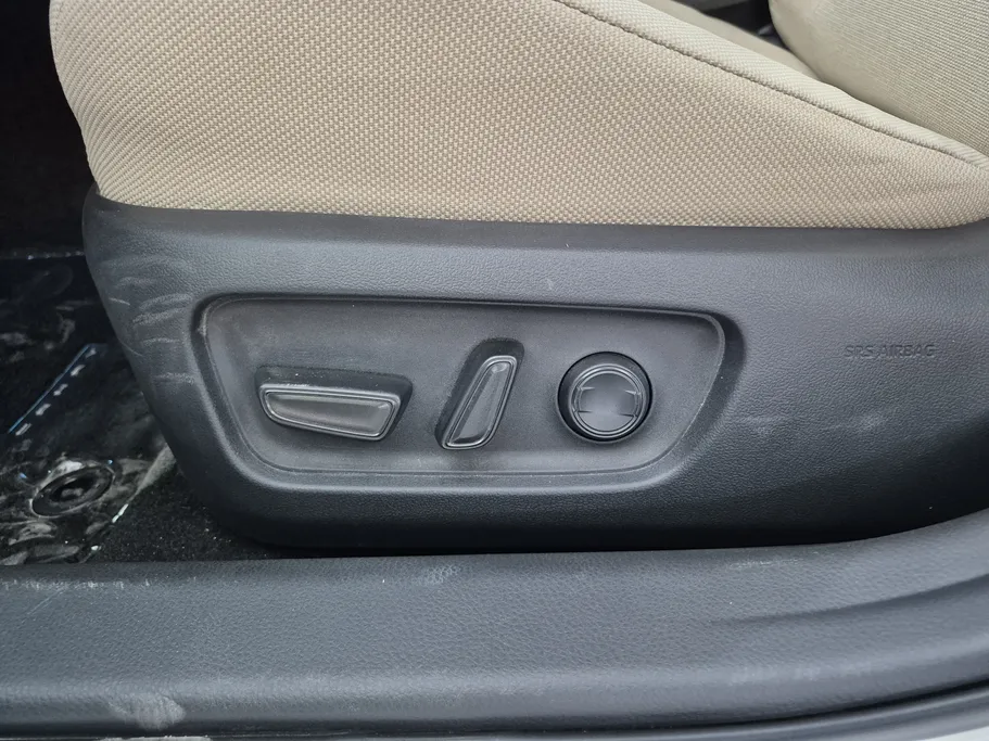 2025 Toyota Camry  LE HEV 