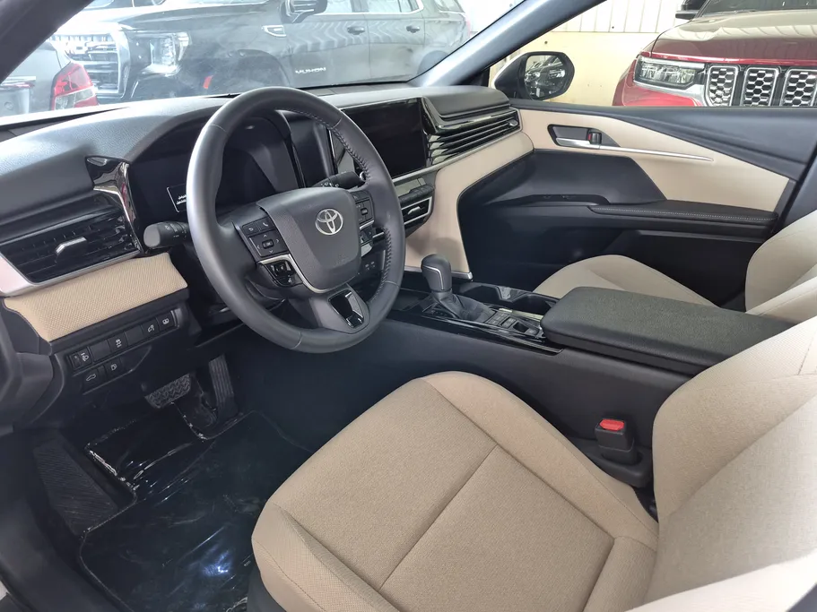 2025 Toyota Camry  LE HEV 