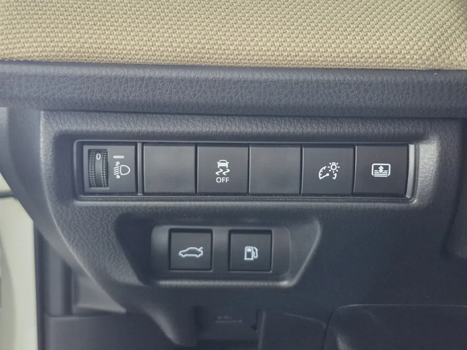 2025 Toyota Camry  LE HEV 