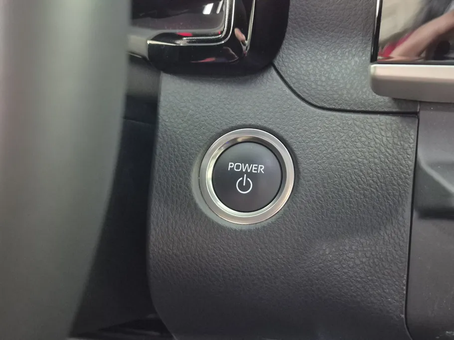 2025 Toyota Camry  LE HEV 