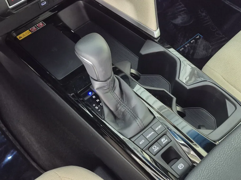 2025 Toyota Camry  LE HEV 