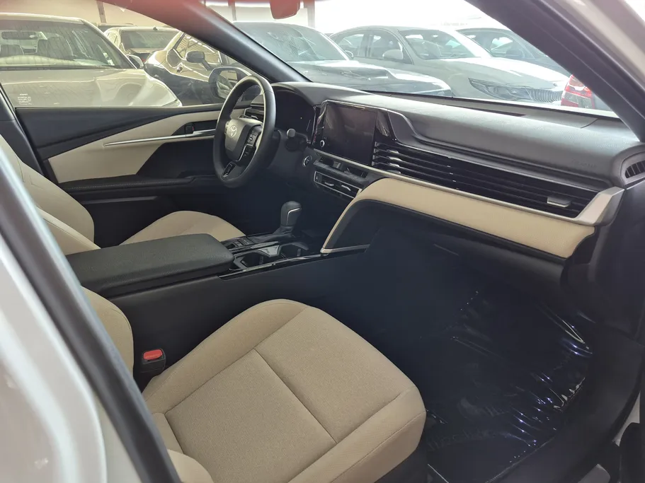 2025 Toyota Camry  LE HEV 