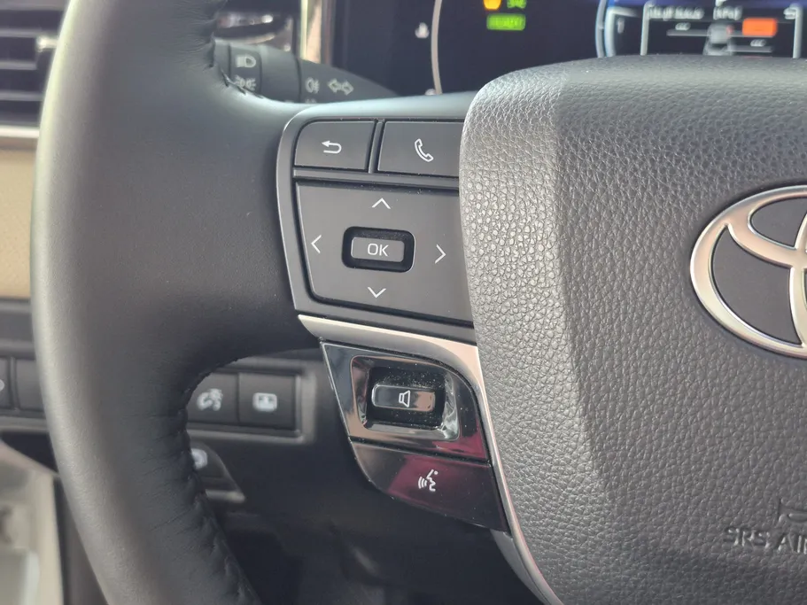 2025 Toyota Camry  LE HEV 