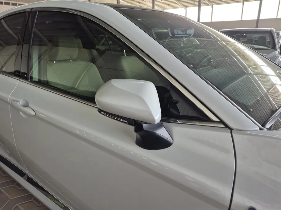 2025 Toyota Camry  LE HEV 