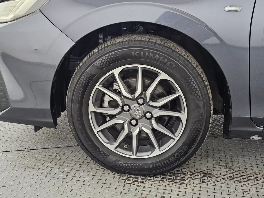 2023 Toyota Yaris  Y 