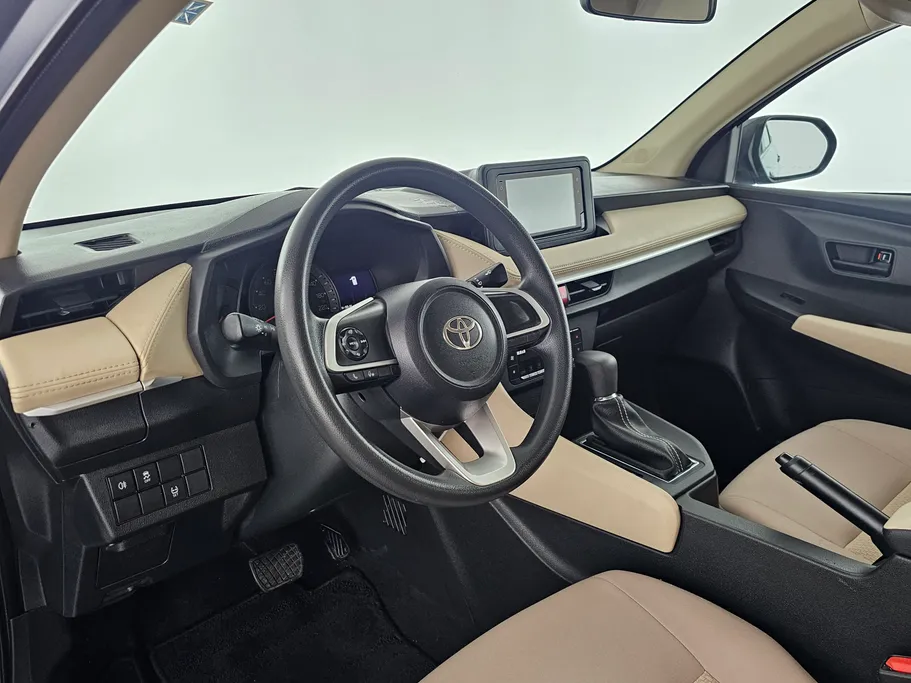 2023 Toyota Yaris  Y 