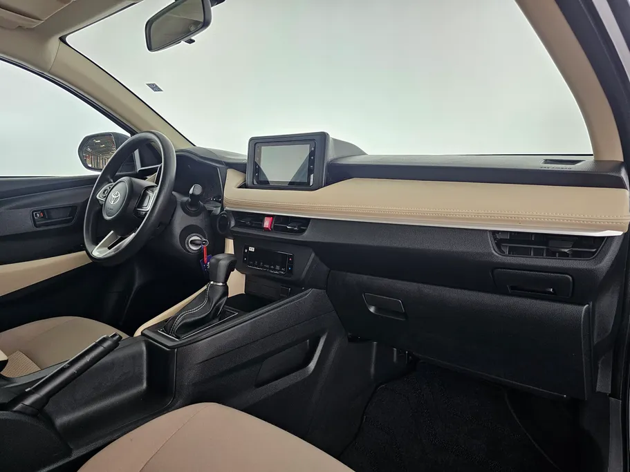 2023 Toyota Yaris  Y 