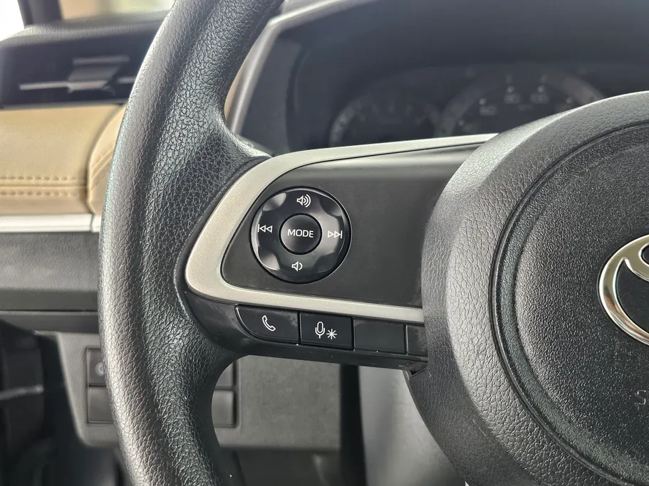 2023 Toyota Yaris  Y 