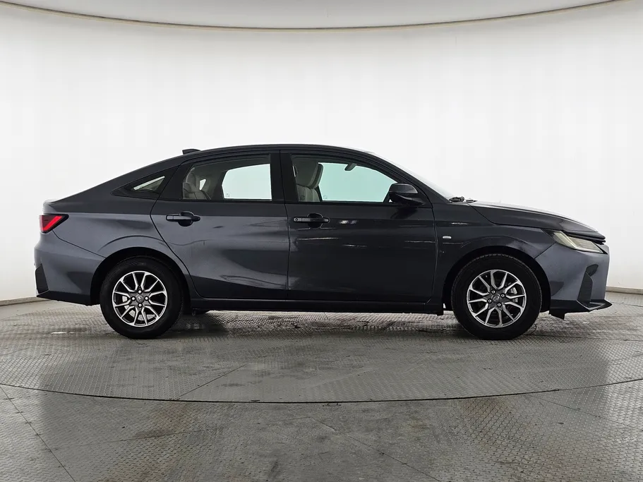 2023 Toyota Yaris  Y 