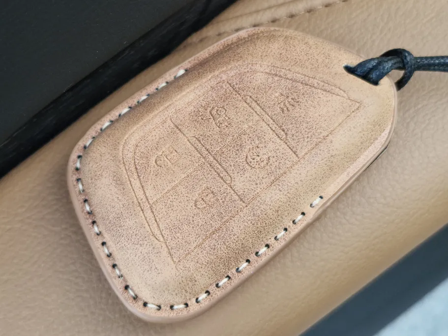 كاديلاك اكس تي 4  2025 