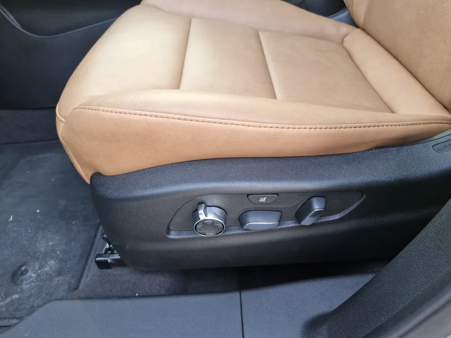 كاديلاك اكس تي 4  2025 