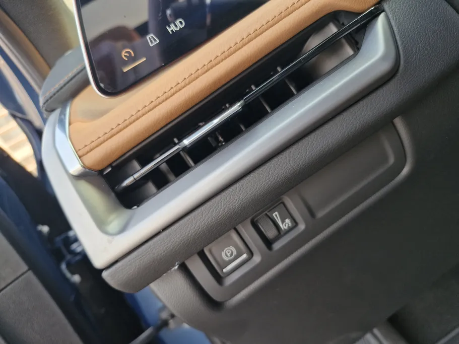 كاديلاك اكس تي 4  2025 