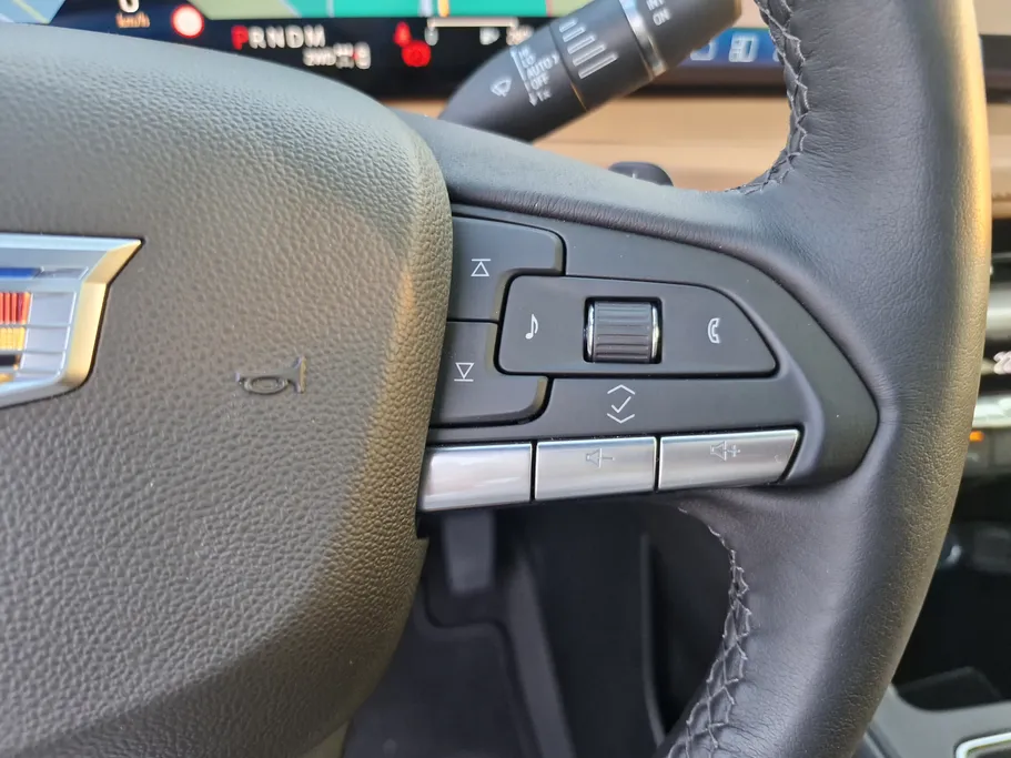 كاديلاك اكس تي 4  2025 